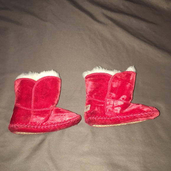 🚫SOLD🚫Toddler size 2/3 Uggs - Picture 2 of 4